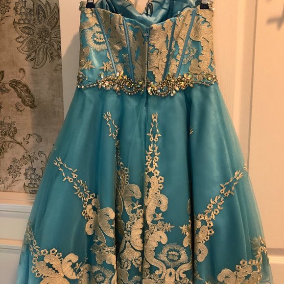 Tony Bowls size 6 beaded short dress - Picture 4 of 6